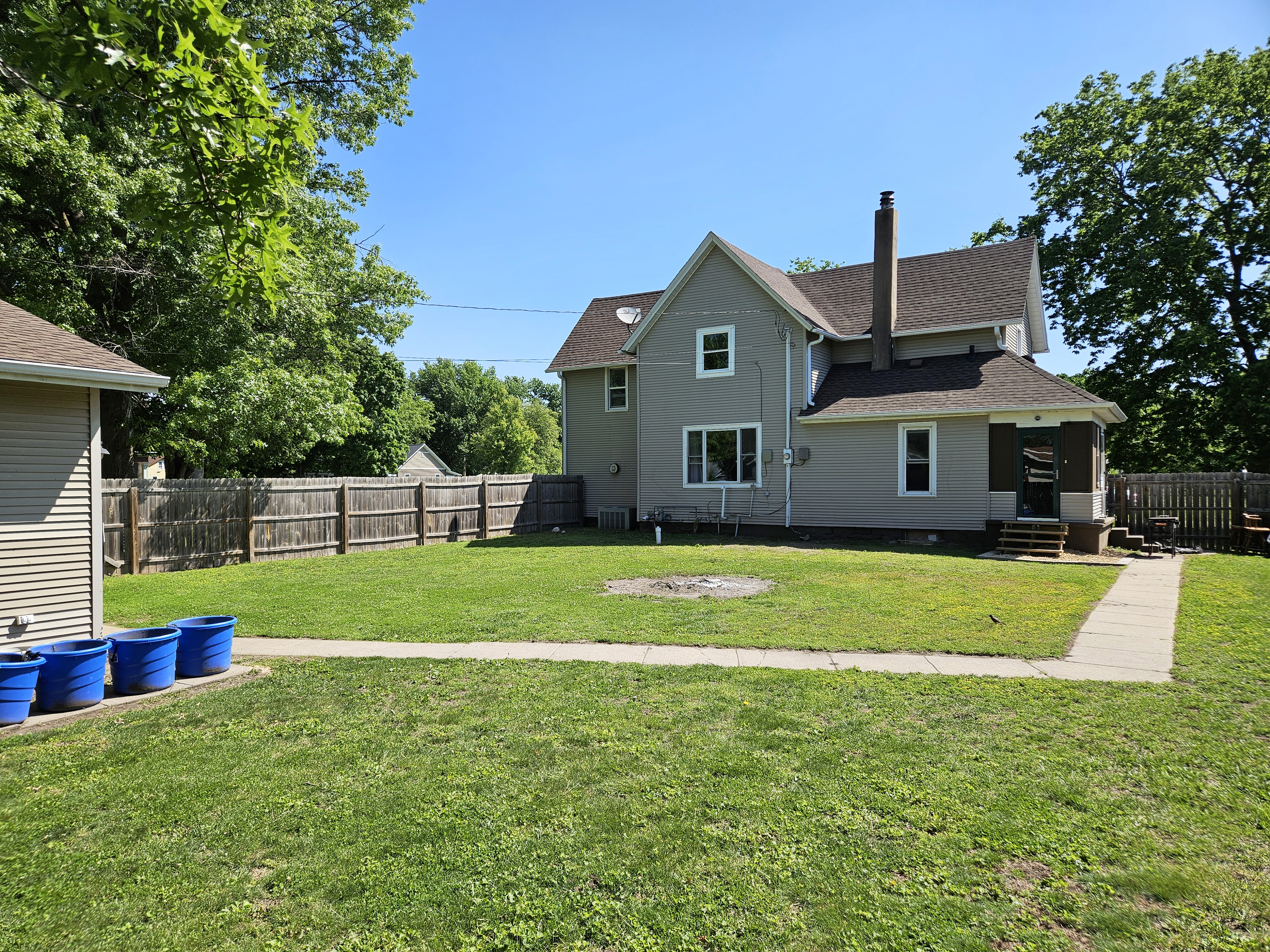 403 S 4th St, Wapello - photo 2