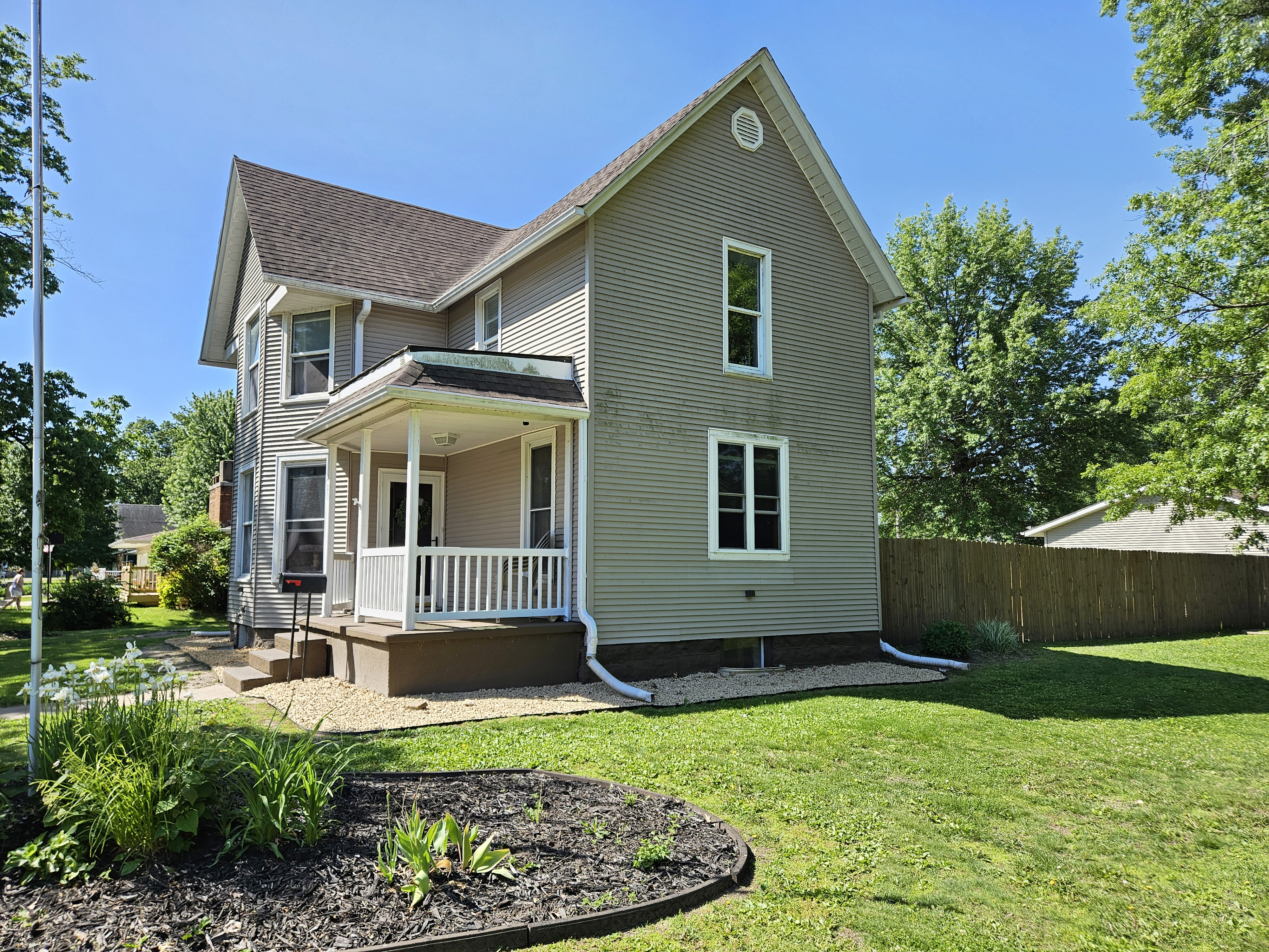 403 S 4th St, Wapello, Iowa — sold for $195,000