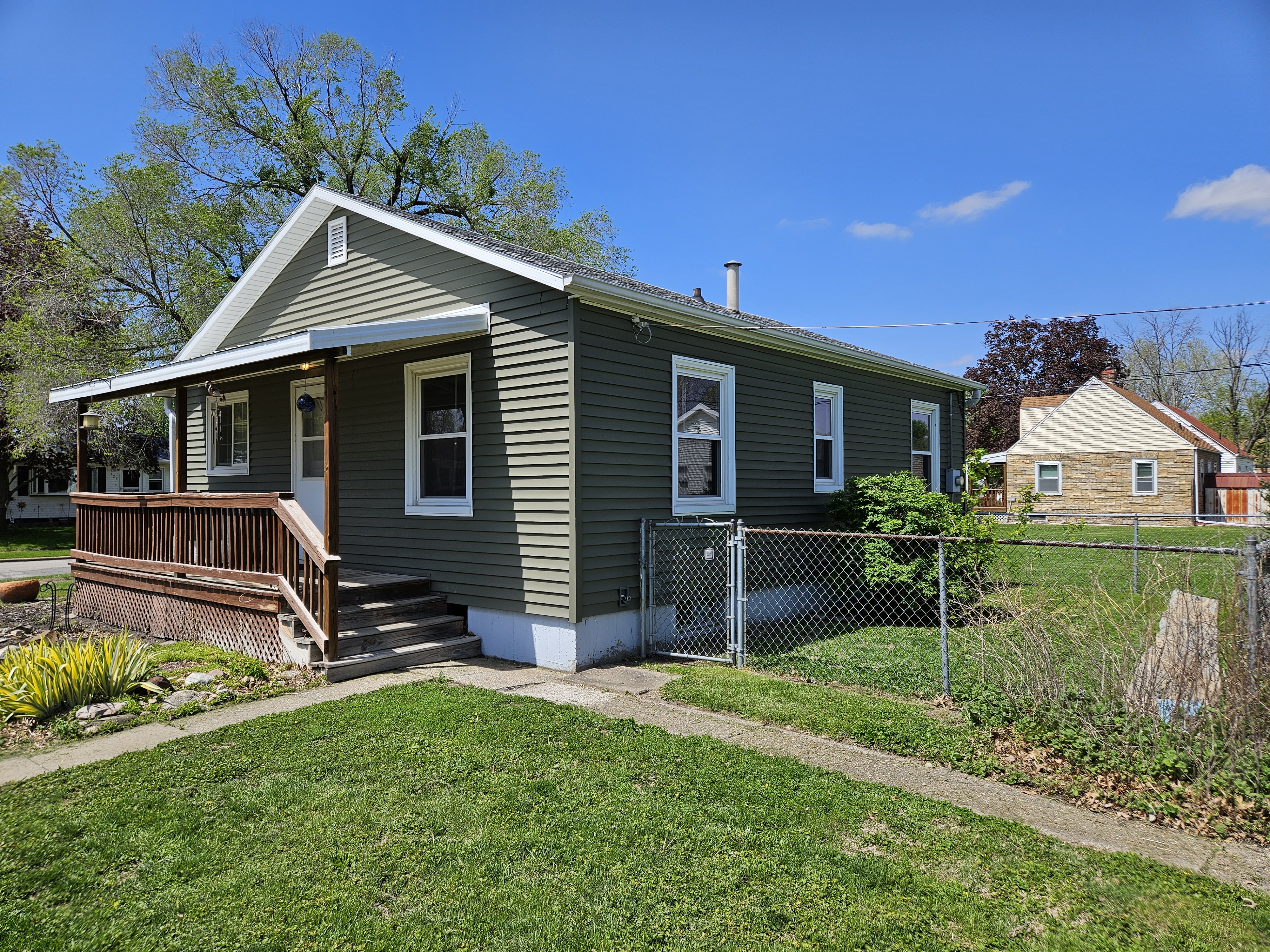 540 Leffler St - photo 2